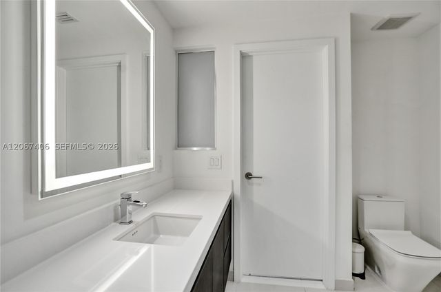 851 NE 1st Ave 202, Miami, FL 33132