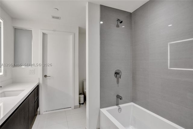 851 NE 1st Ave 202, Miami, FL 33132