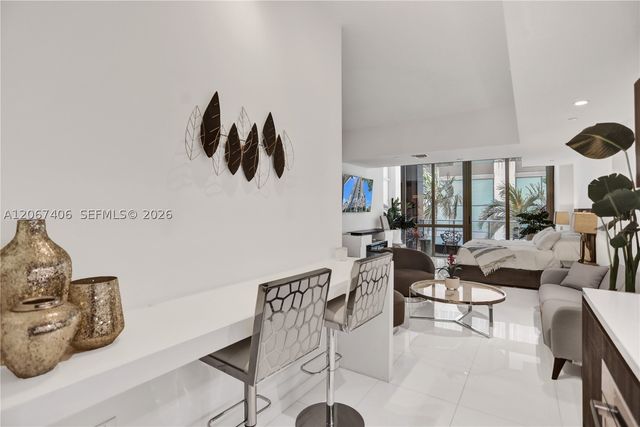 851 NE 1st Ave 202, Miami, FL 33132