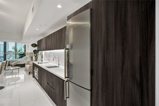 851 NE 1st Ave 202, Miami, FL 33132