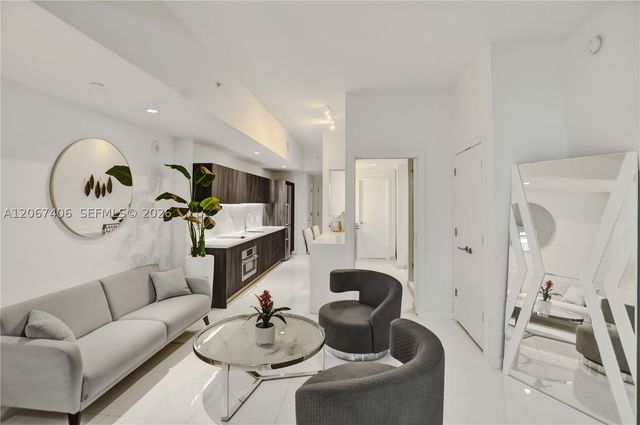 851 NE 1st Ave 202, Miami, FL 33132