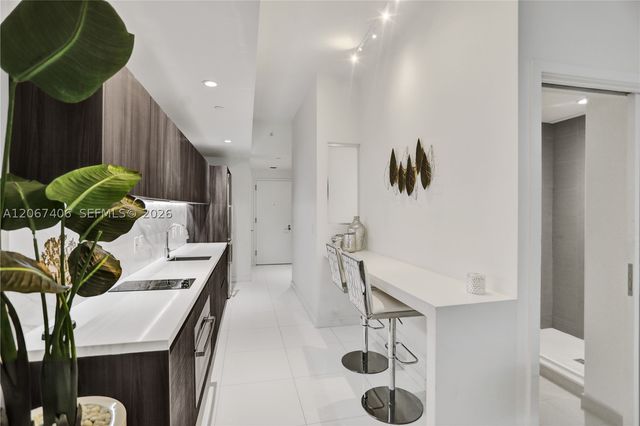 851 NE 1st Ave 202, Miami, FL 33132