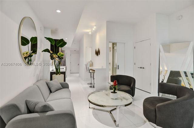 851 NE 1st Ave 202, Miami, FL 33132