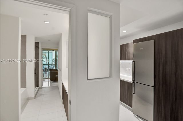 851 NE 1st Ave 202, Miami, FL 33132