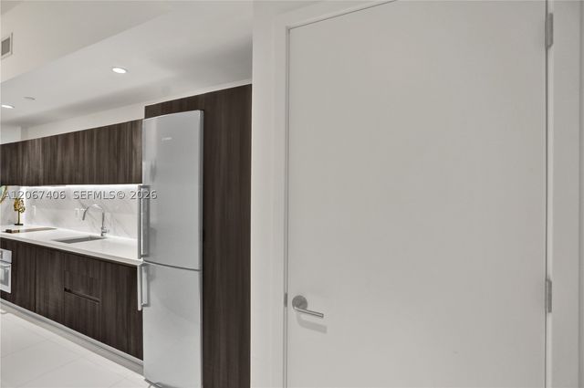 851 NE 1st Ave 202, Miami, FL 33132