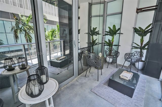 851 NE 1st Ave 202, Miami, FL 33132