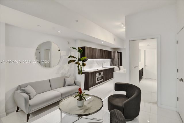 851 NE 1st Ave 202, Miami, FL 33132