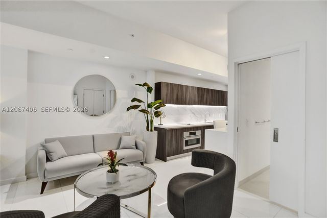 851 NE 1st Ave 202, Miami, FL 33132