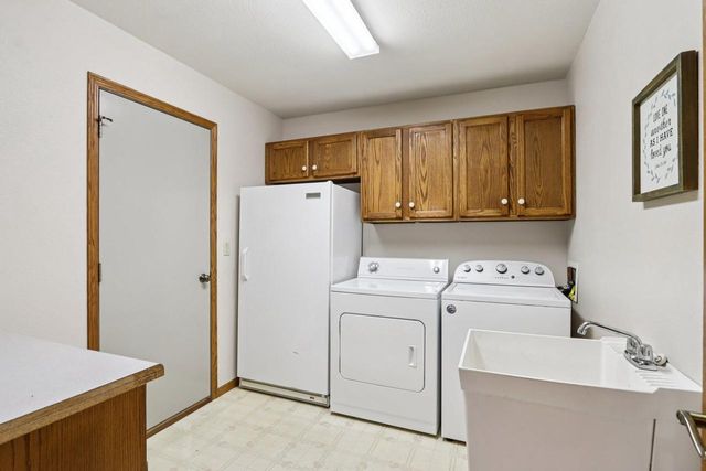 978 N Dewey AVENUE, Jefferson, WI 53549