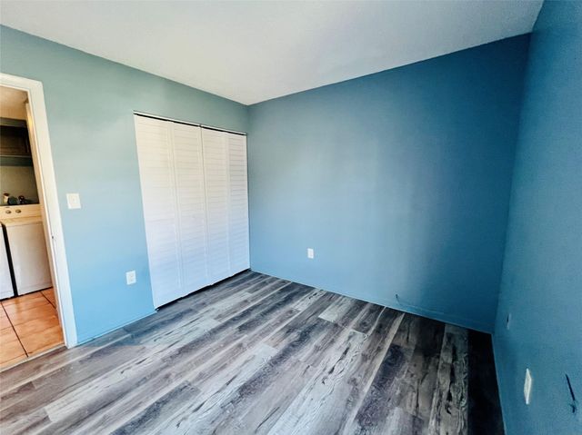 21440 NW 40th Circle Ct, Miami Gardens, FL 33055