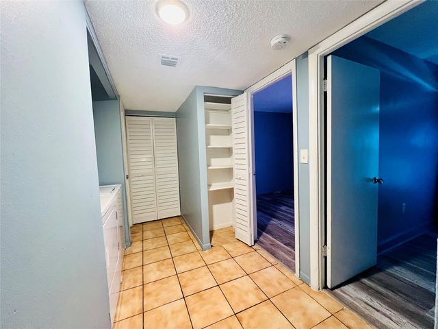 21440 NW 40th Circle Ct, Miami Gardens, FL 33055