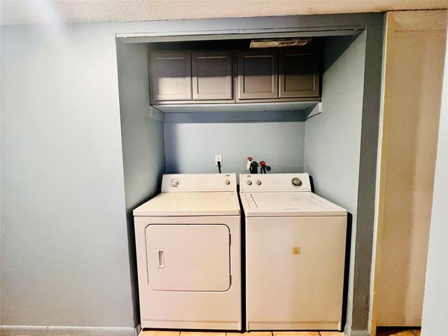 21440 NW 40th Circle Ct, Miami Gardens, FL 33055