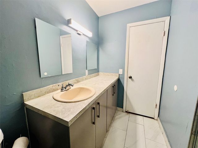 21440 NW 40th Circle Ct, Miami Gardens, FL 33055