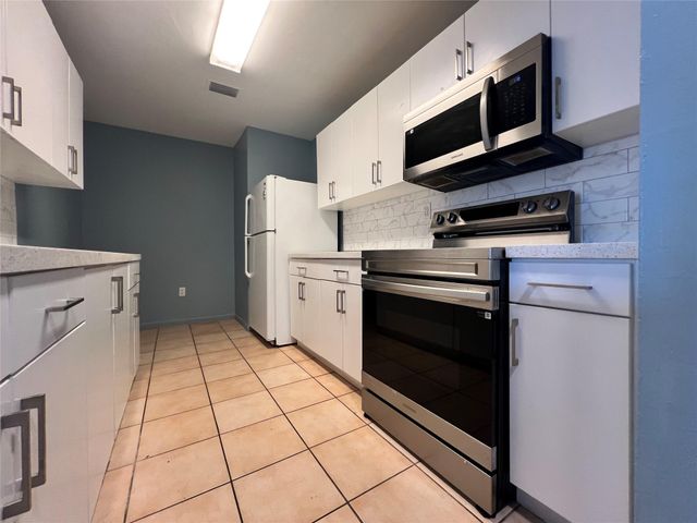 21440 NW 40th Circle Ct, Miami Gardens, FL 33055