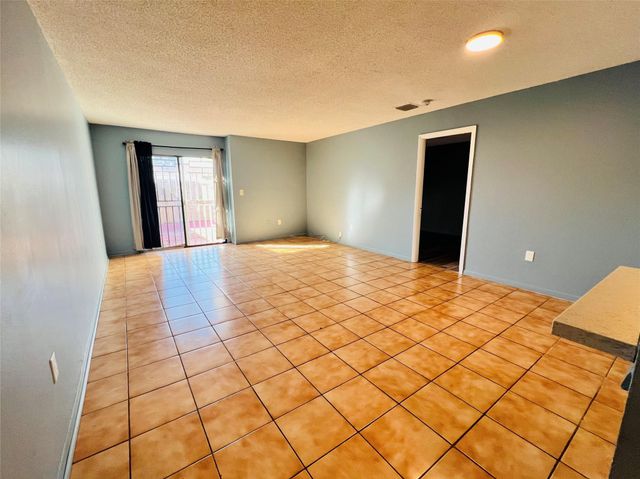 21440 NW 40th Circle Ct, Miami Gardens, FL 33055