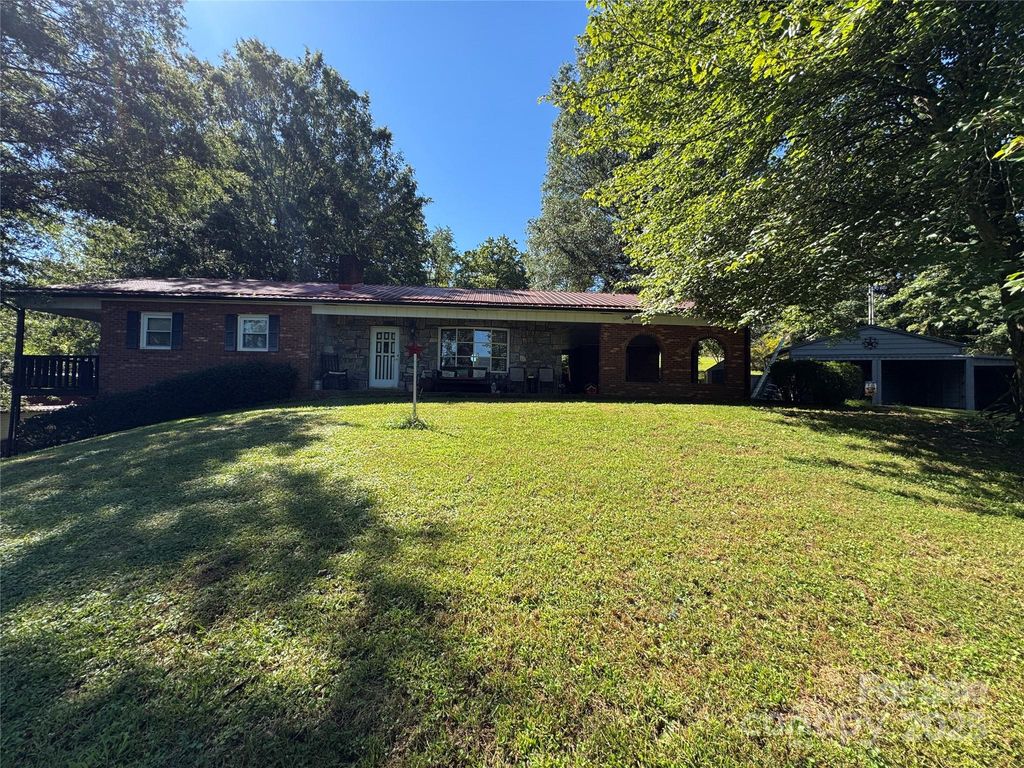 3957 Hollywood Ridge Road, Lenoir, NC 28645