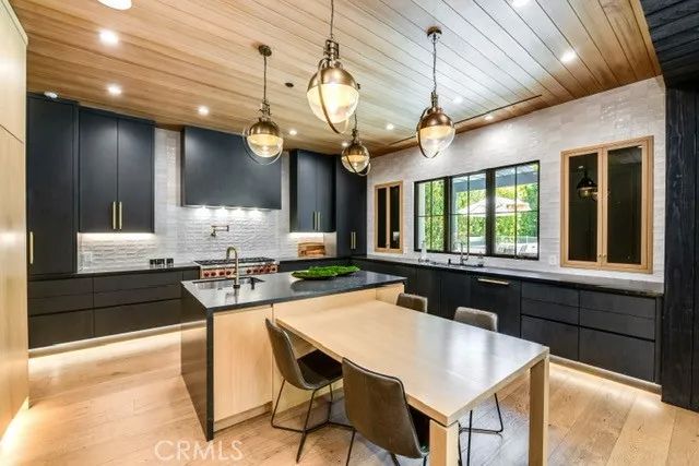 5150 Beeman Avenue, Valley Village, CA 91607