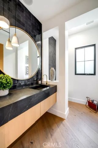 5150 Beeman Avenue, Valley Village, CA 91607