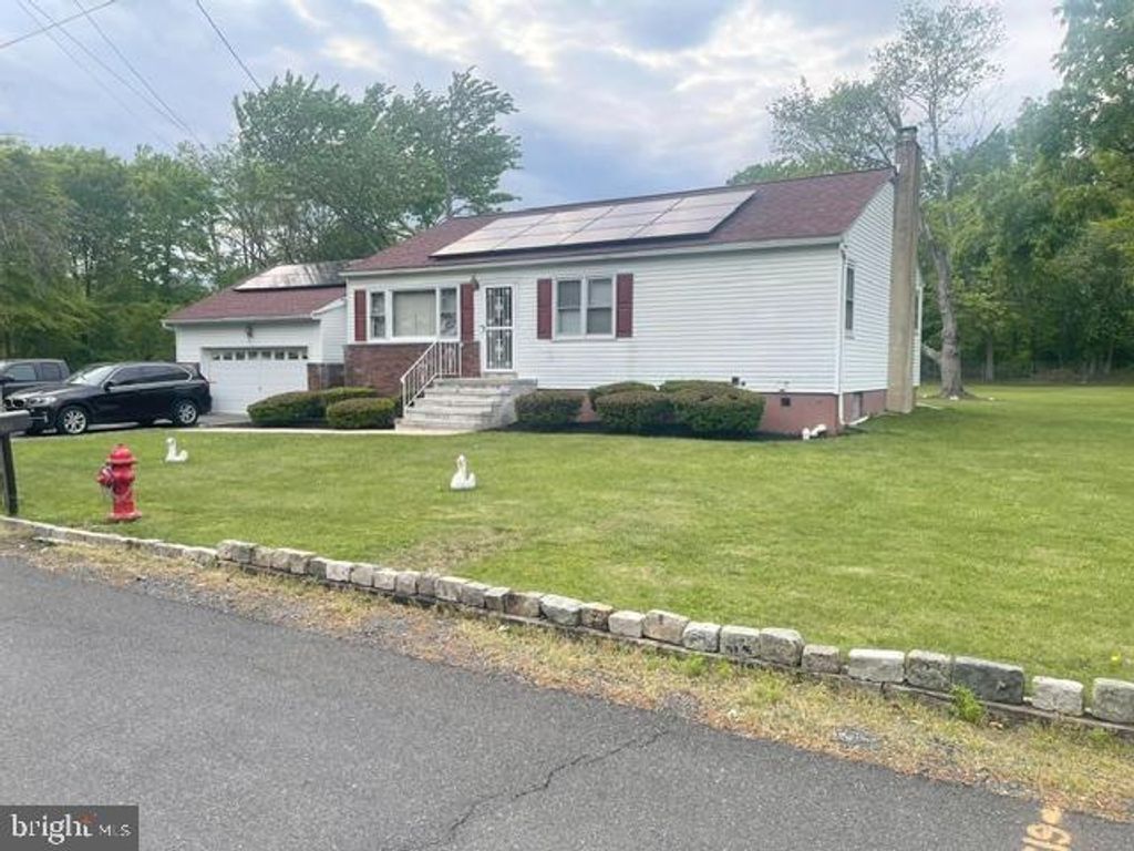 153 ELLEN ST, Somerset, NJ 08873