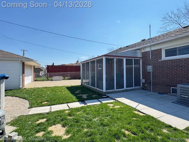 18047 Holland Avenue, Eastpointe, MI 48021