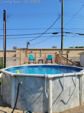 18047 Holland Avenue, Eastpointe, MI 48021