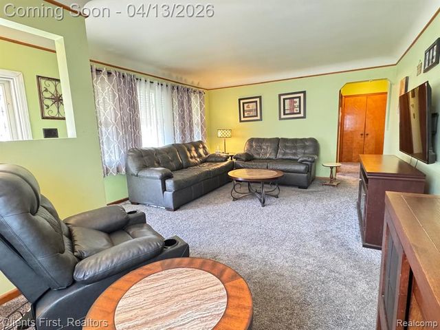18047 Holland Avenue, Eastpointe, MI 48021