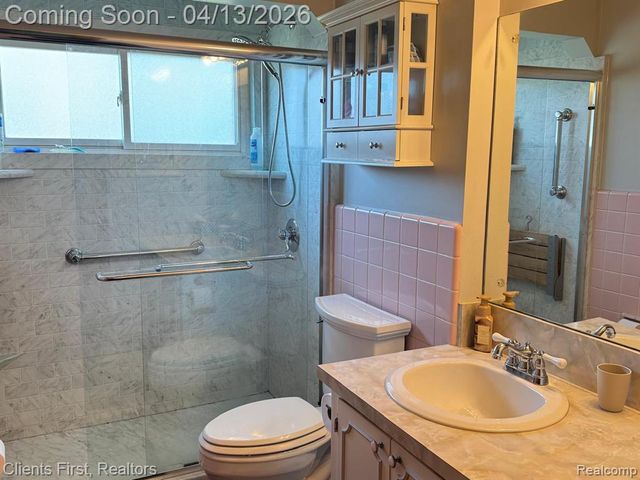 18047 Holland Avenue, Eastpointe, MI 48021