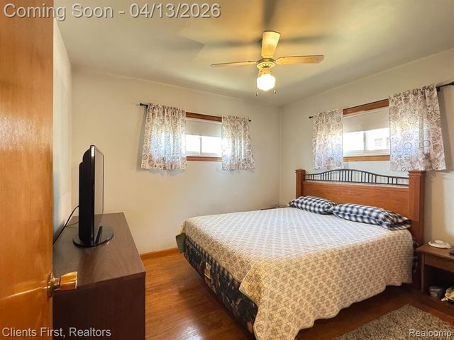 18047 Holland Avenue, Eastpointe, MI 48021