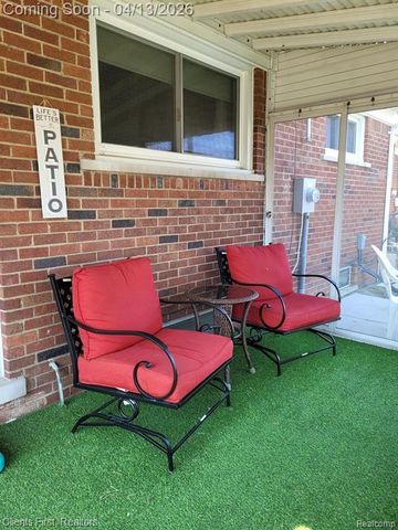 18047 Holland Avenue, Eastpointe, MI 48021