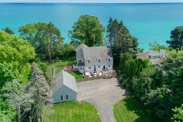 12504 N Lake Shore DRIVE, Mequon, WI 53092