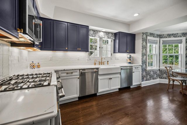 12504 N Lake Shore DRIVE, Mequon, WI 53092