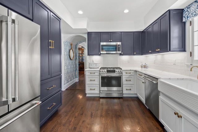 12504 N Lake Shore DRIVE, Mequon, WI 53092