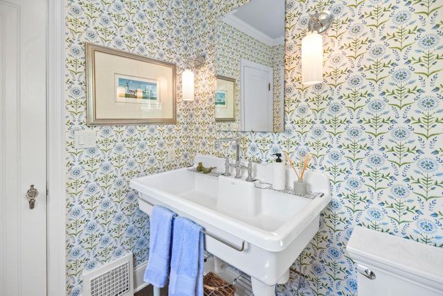 12504 N Lake Shore DRIVE, Mequon, WI 53092