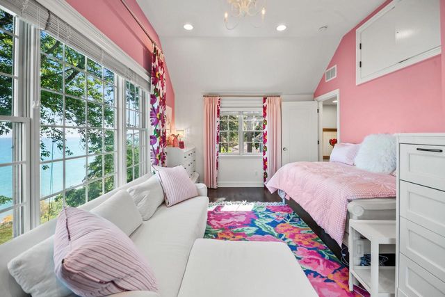 12504 N Lake Shore DRIVE, Mequon, WI 53092