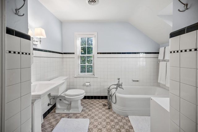 12504 N Lake Shore DRIVE, Mequon, WI 53092