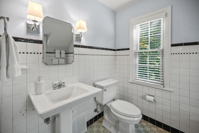 12504 N Lake Shore DRIVE, Mequon, WI 53092