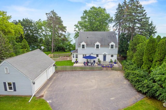12504 N Lake Shore DRIVE, Mequon, WI 53092
