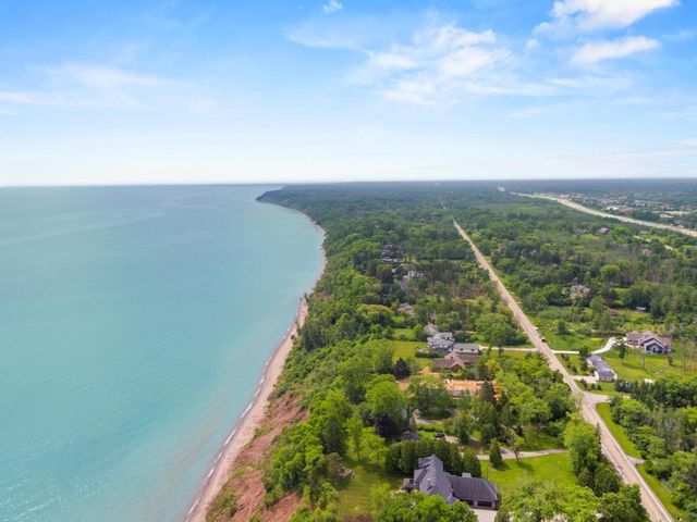 12504 N Lake Shore DRIVE, Mequon, WI 53092