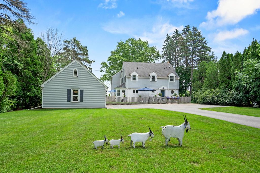 12504 N Lake Shore DRIVE, Mequon, WI 53092