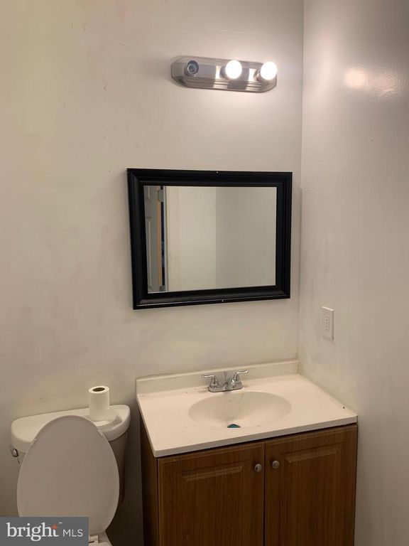 Image 6 of property listing at 752 BARTLETT AVE, Baltimore, MD 21218