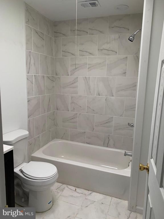 Image 7 of property listing at 752 BARTLETT AVE, Baltimore, MD 21218