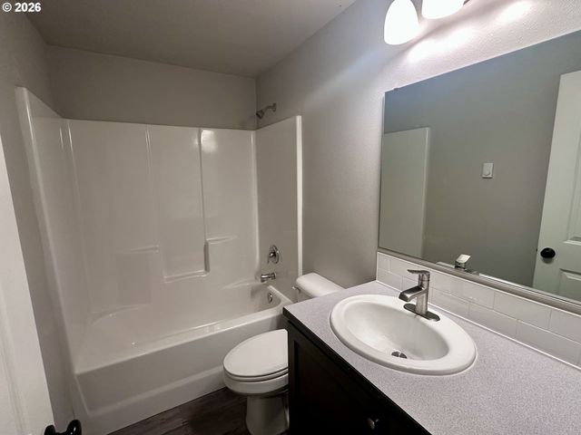 374 NURSERY Ct, Eugene, OR 97402
