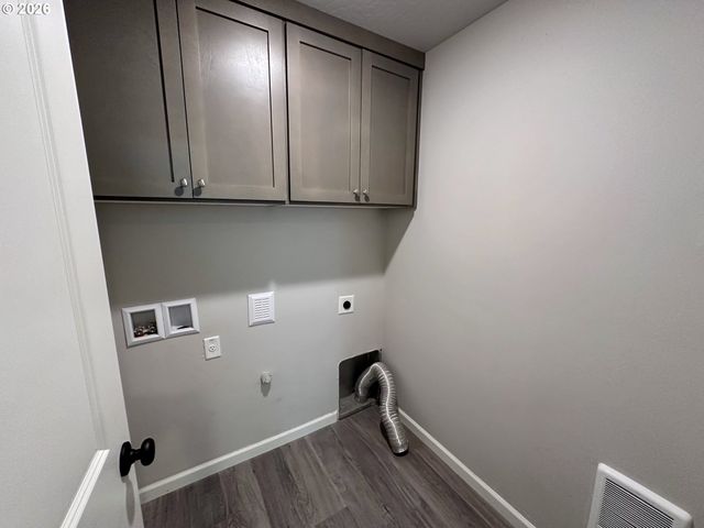 374 NURSERY Ct, Eugene, OR 97402