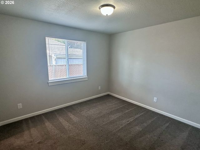 374 NURSERY Ct, Eugene, OR 97402