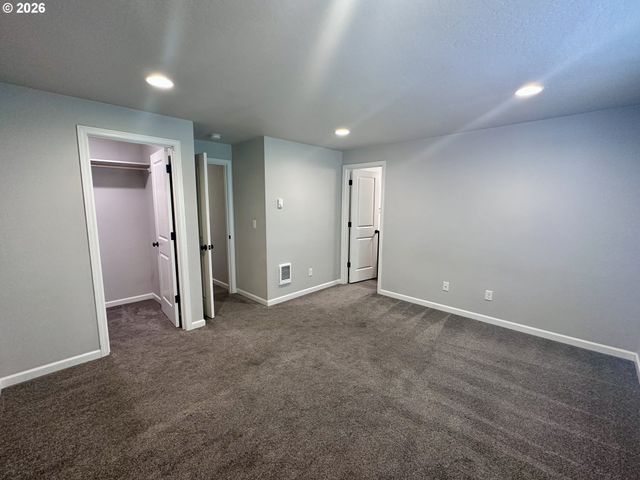 374 NURSERY Ct, Eugene, OR 97402
