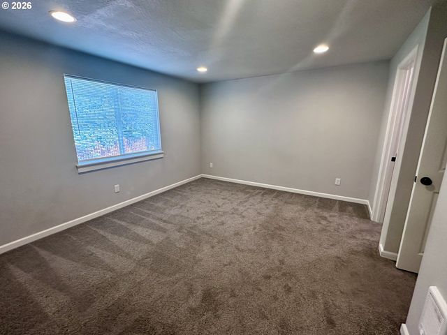 374 NURSERY Ct, Eugene, OR 97402