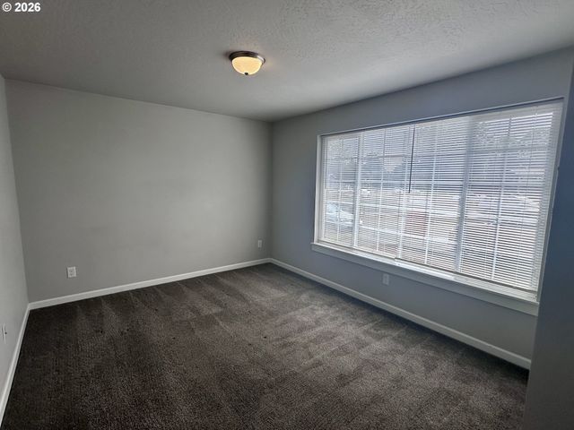 374 NURSERY Ct, Eugene, OR 97402