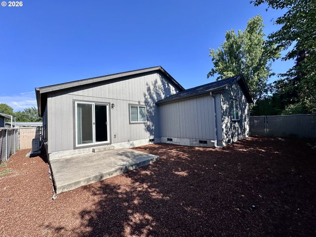 374 NURSERY Ct, Eugene, OR 97402