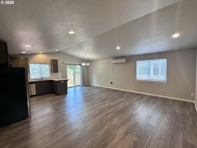 374 NURSERY Ct, Eugene, OR 97402
