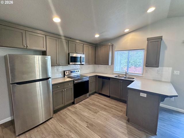 374 NURSERY Ct, Eugene, OR 97402
